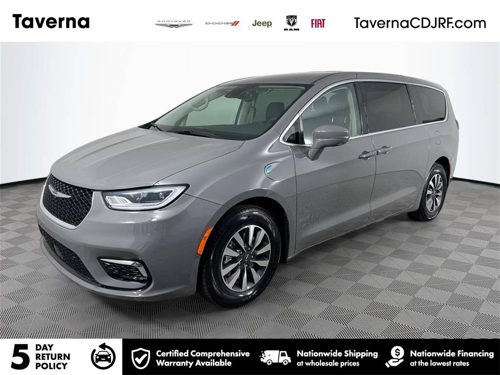 2022 Chrysler Pacifica Hybrid Touring L — Minivan — 55,824 mi — Plantation, FL
