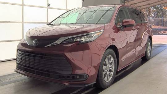 2021 Toyota Sienna LE — Minivan — 60,667 mi — Plantation, FL