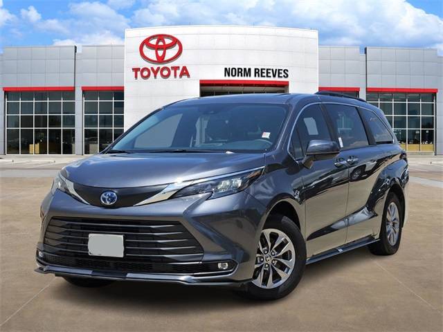 2025 Toyota Sienna XLE — Minivan — 9,137 mi — Dallas, TX