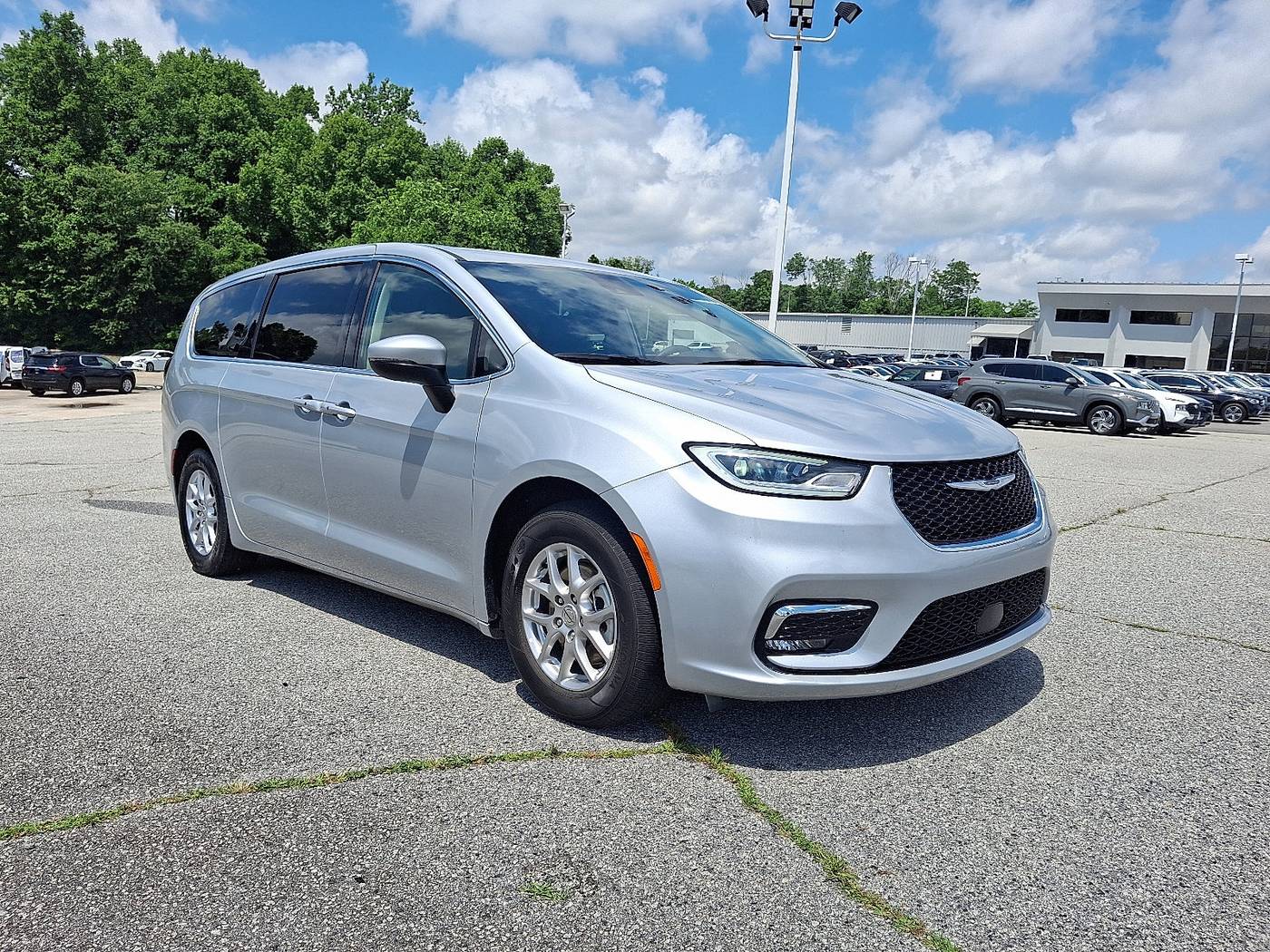 2023 Chrysler Pacifica Touring L — Minivan — 59,032 mi — High Point, NC