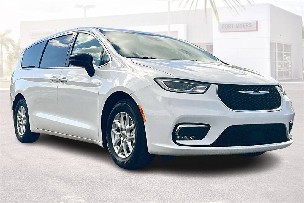 2024 Chrysler Pacifica Touring L — Minivan — 56,582 mi — Fort Myers, FL