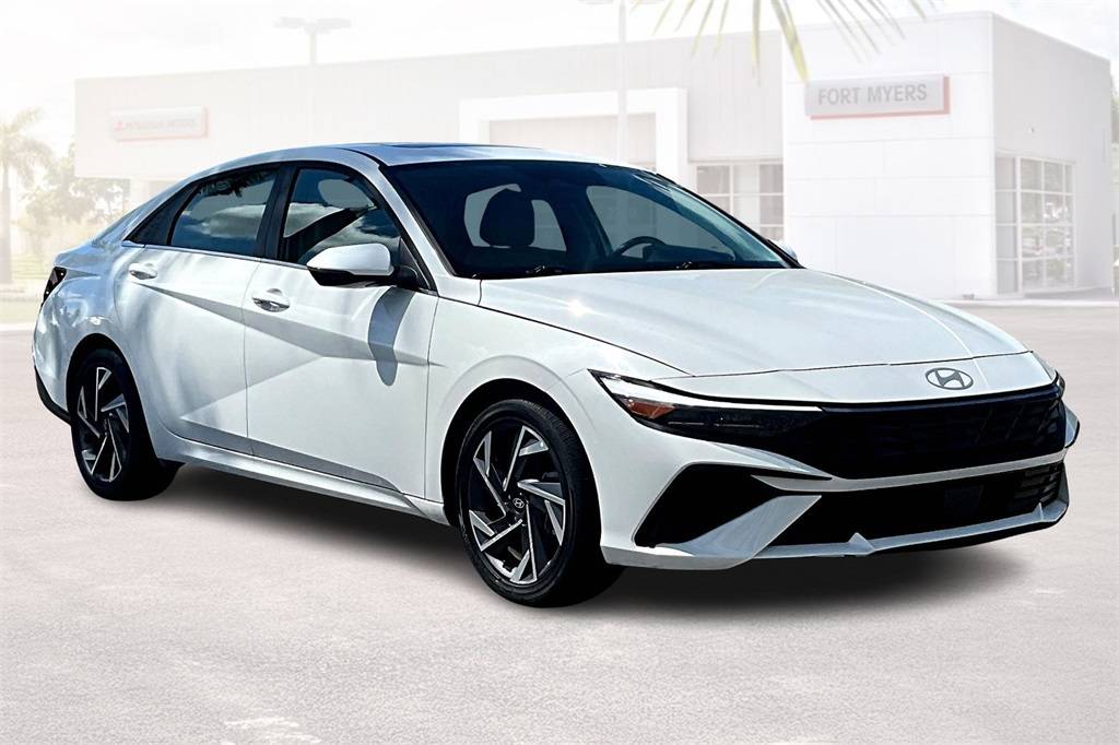 2025 Hyundai Elantra Limited — Sedan — 8,332 mi — Fort Myers, FL