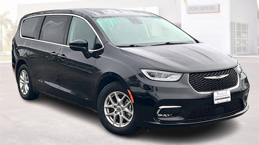 2023 Chrysler Pacifica Touring L — Minivan — 24,428 mi — Fort Myers, FL
