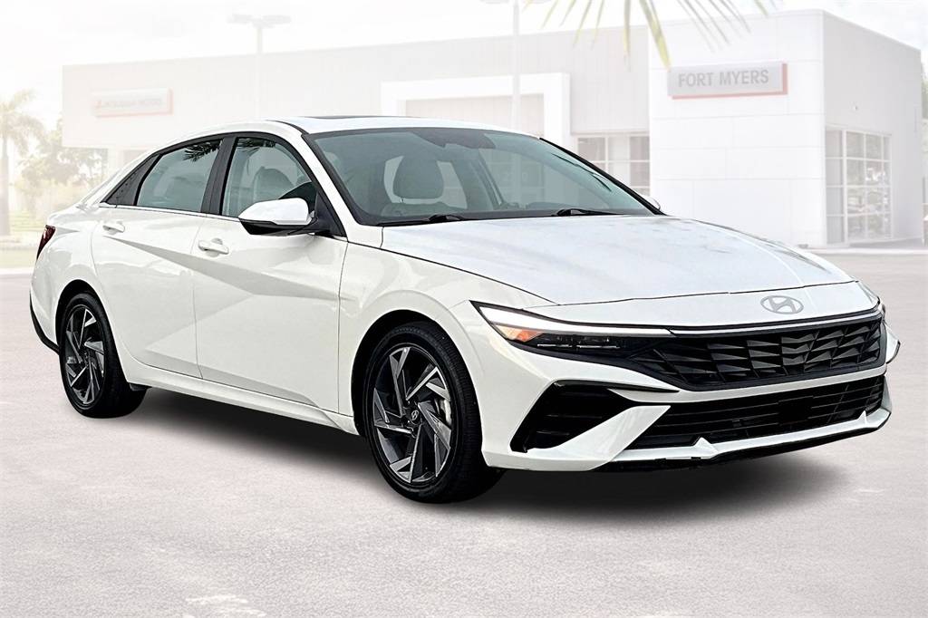 2025 Hyundai Elantra Limited — Sedan — 10,376 mi — Fort Myers, FL