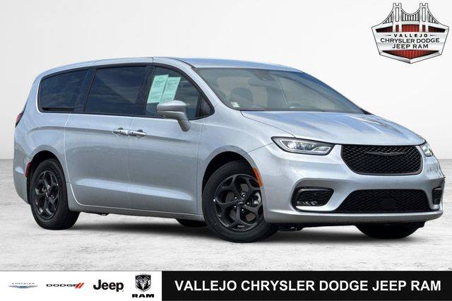 2022 Chrysler Pacifica Hybrid Touring L — Minivan — 67,521 mi — Vallejo, CA