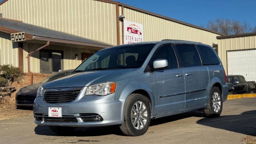 2013 Chrysler Town & Country Touring — Minivan — 103,198 mi — Lincoln, NE