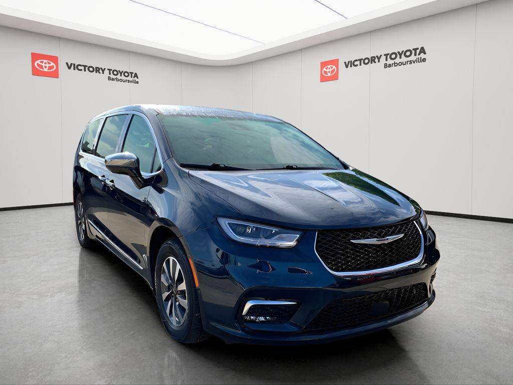 2023 Chrysler Pacifica Hybrid Limited — Minivan — 26,478 mi — Barboursville, WV