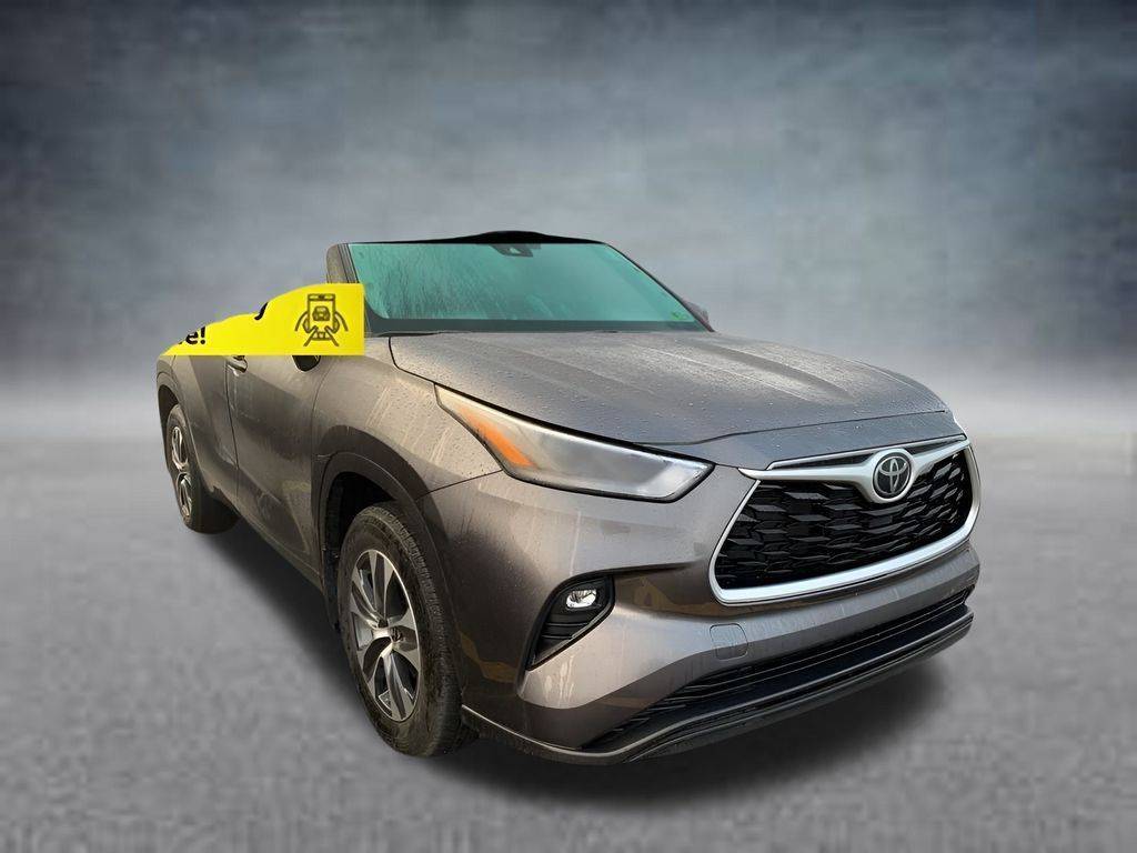 2023 Toyota Highlander XLE — SUV — 15,481 mi — Barboursville, WV