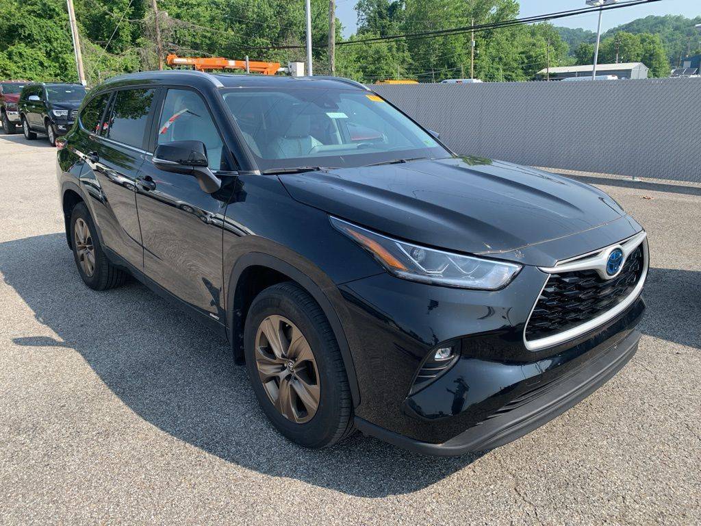 2023 Toyota Highlander Hybrid Bronze Edition — SUV — 11,550 mi — Charleston, WV