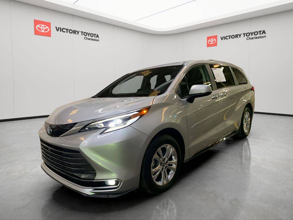 2023 Toyota Sienna Platinum — Minivan — 59,523 mi — Charleston, WV