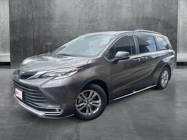 2023 Toyota Sienna Platinum — Minivan — 11,071 mi — Leesburg, VA