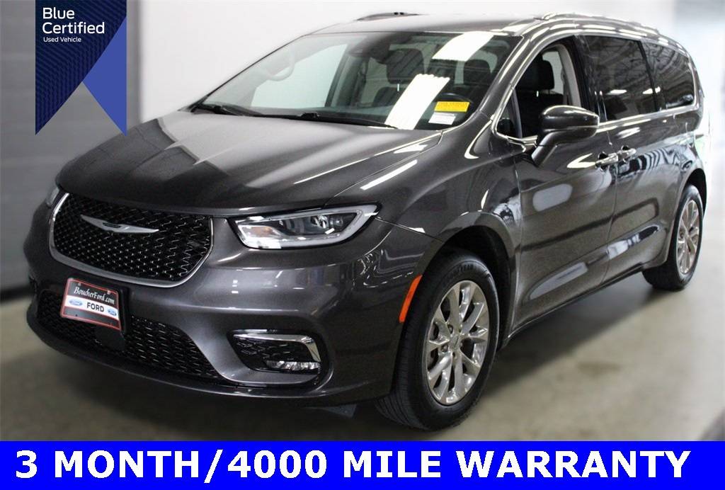 2021 Chrysler Pacifica Touring L — Minivan — 42,208 mi — West Bend, WI