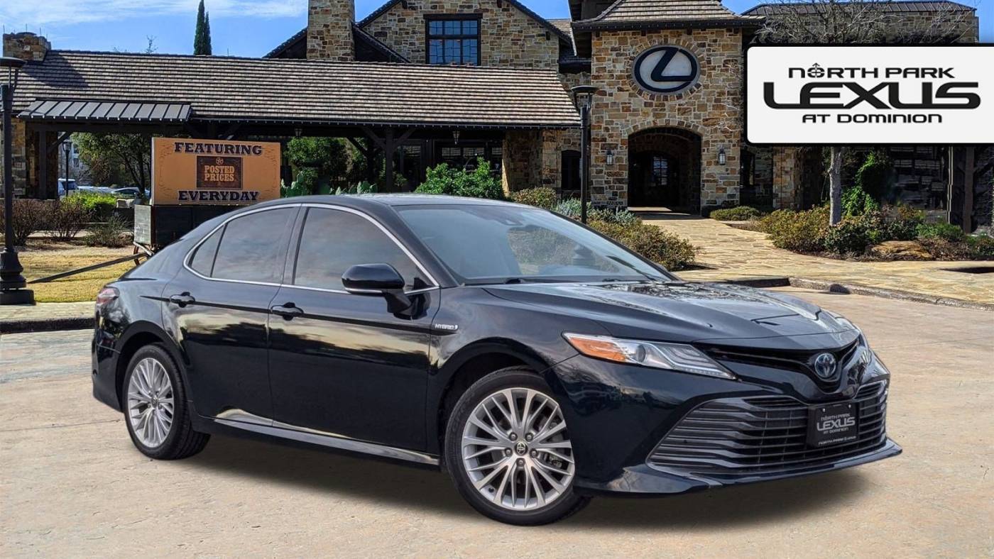 2020 Toyota Camry Hybrid XLE — Sedan — 32,232 mi — San Antonio, TX