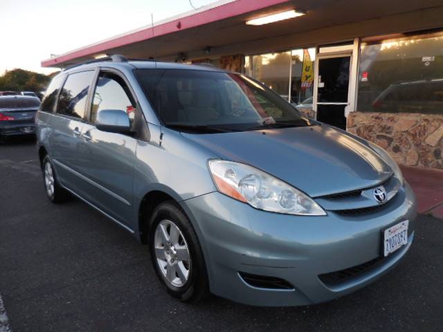 2010 Toyota Sienna XLE — Minivan — 87,378 mi — Fremont, CA