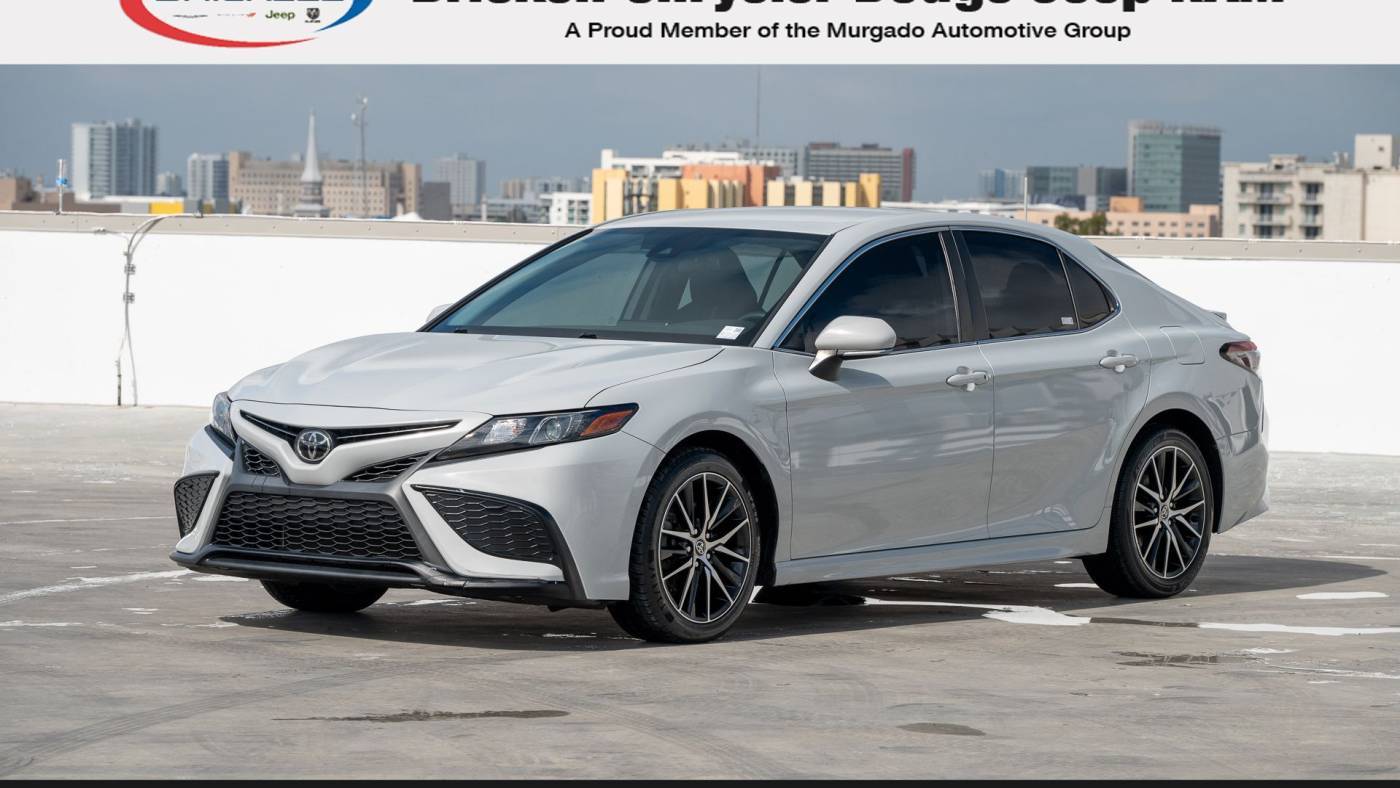 2022 Toyota Camry SE — Sedan — 13,581 mi — Miami, FL