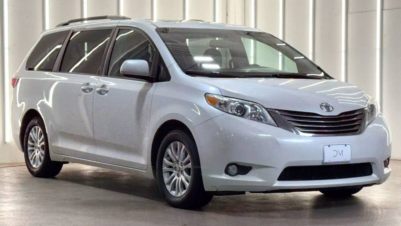 2017 Toyota Sienna XLE Premium — Minivan — 96,652 mi — Portland, OR