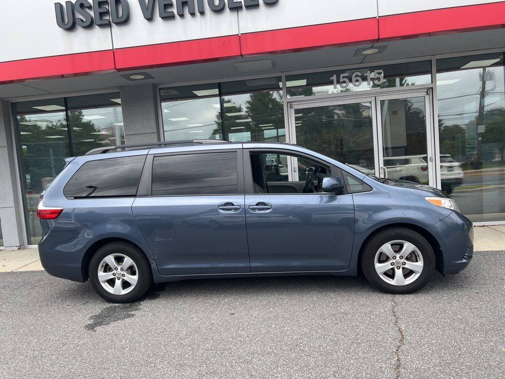 2017 Toyota Sienna LE — Minivan — 83,367 mi — Rockville, MD