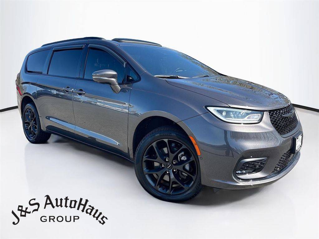 2021 Chrysler Pacifica Limited — Minivan — 35,623 mi — Ewing, NJ