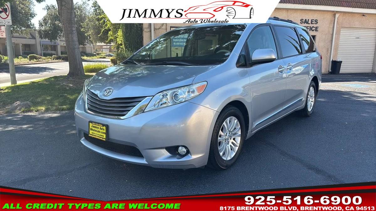 2014 Toyota Sienna XLE — Minivan — 141,128 mi — Brentwood, CA