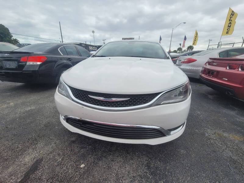 2015 Chrysler 200 Limited — Sedan — 93,122 mi — Long Beach, CA