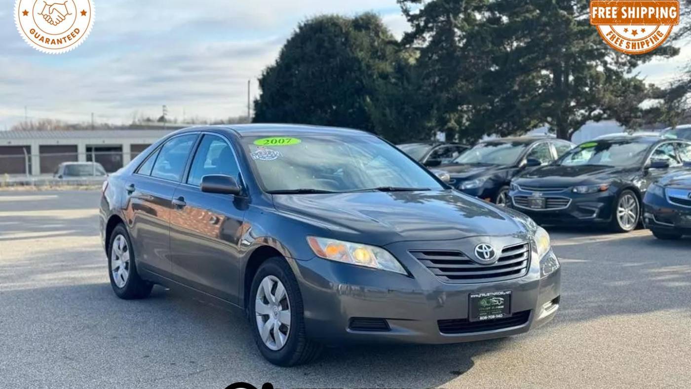 2007 Toyota Camry SE V6 — Sedan — 122,963 mi — Burlington, WI