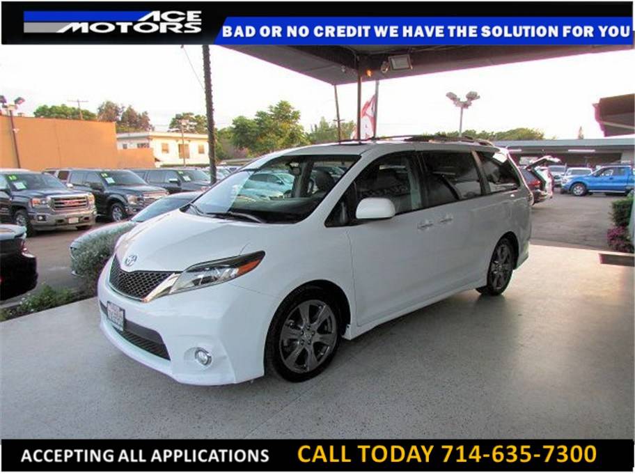 2017 Toyota Sienna SE — Minivan — 127,060 mi — Anaheim, CA