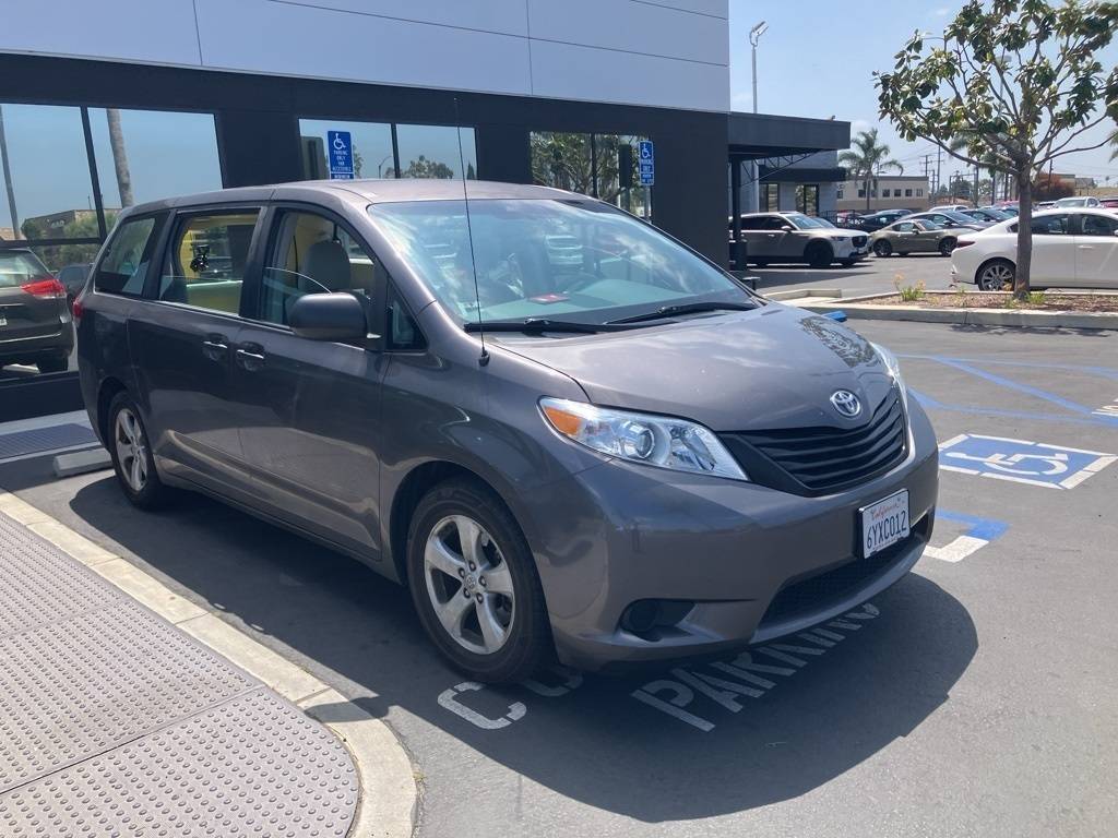 2013 Toyota Sienna L — Minivan — 28,866 mi — Huntington Beach, CA