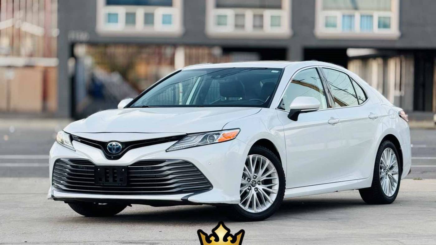 2020 Toyota Camry Hybrid XLE — Sedan — 50,762 mi — El Cajon, CA