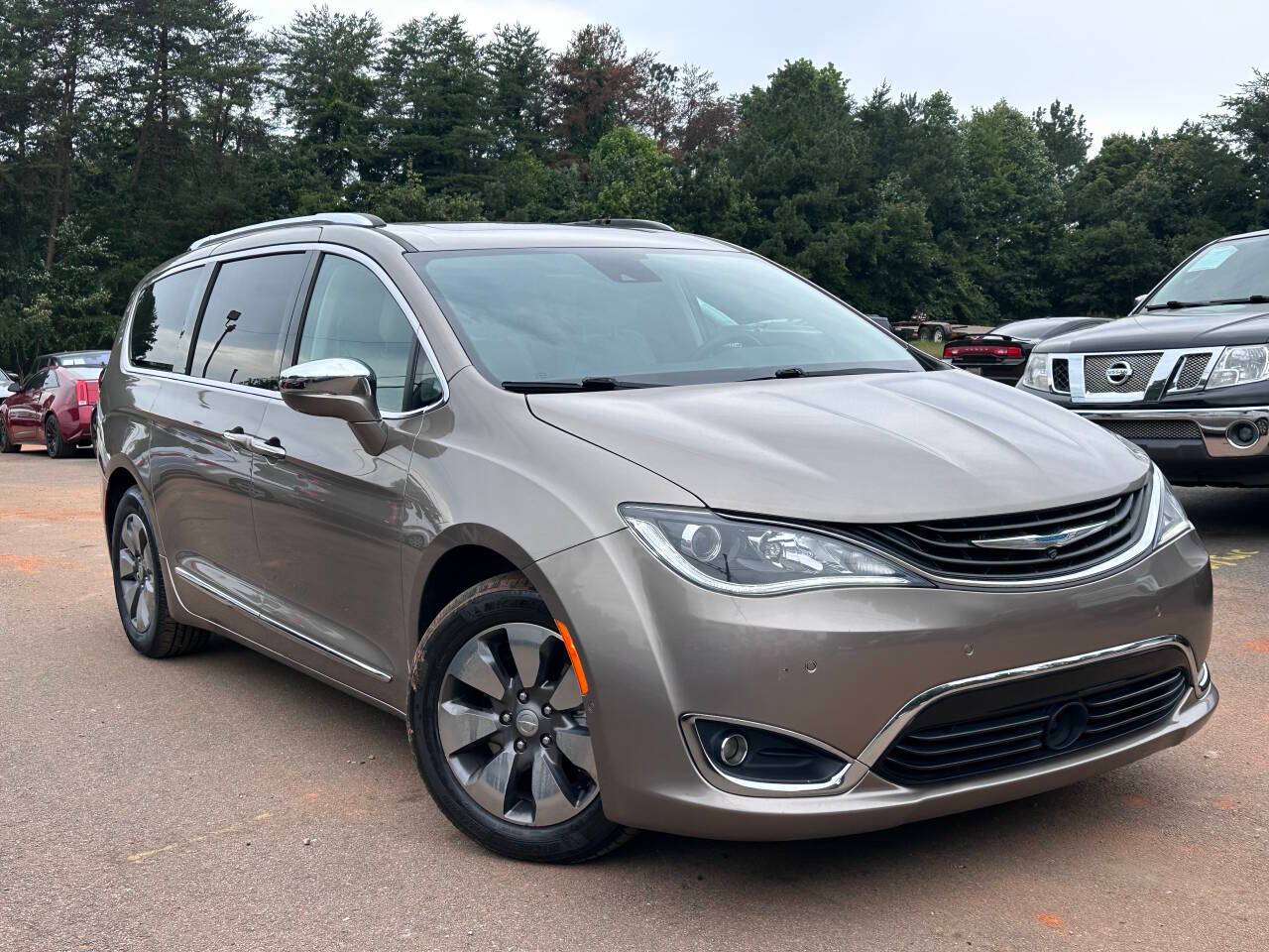 2017 Chrysler Pacifica Hybrid Platinum — Minivan — 124,658 mi — Gainsville, GA