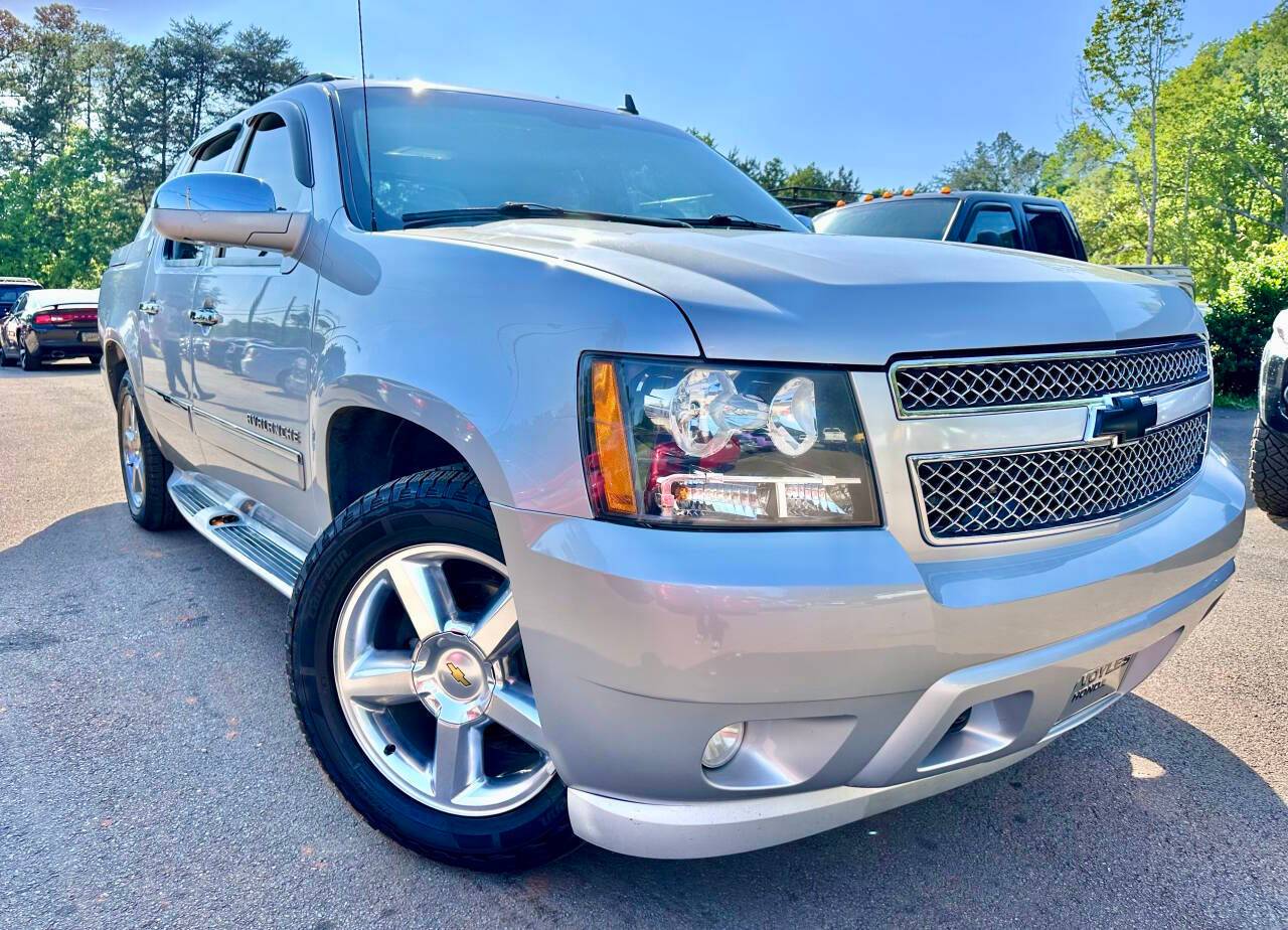 2013 Chevrolet Avalanche LTZ — Pickup Truck — 216,538 mi — Gainsville, GA