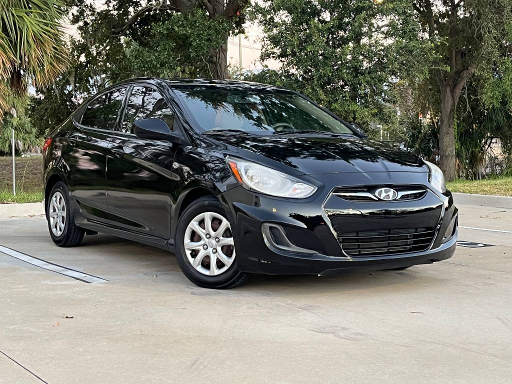 2013 Hyundai Accent GLS — Sedan — 88,070 mi — Tampa, FL