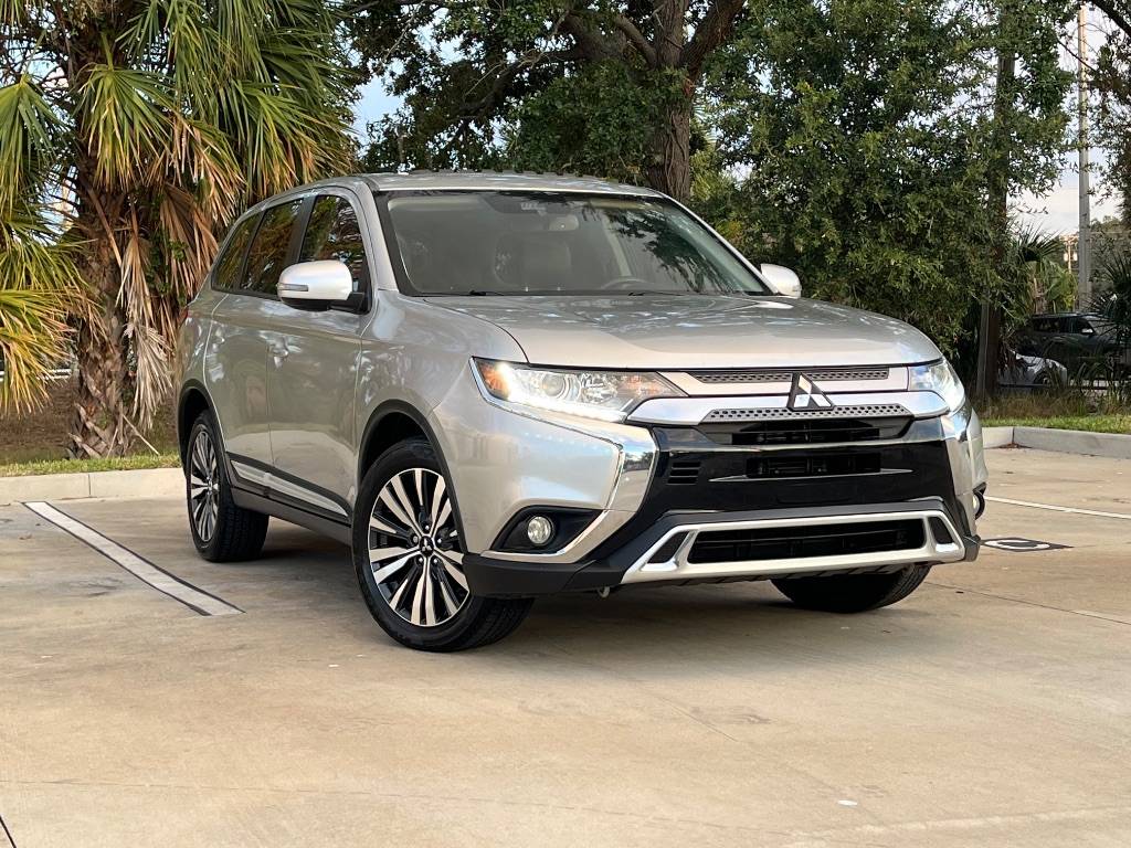 2020 Mitsubishi Outlander SE