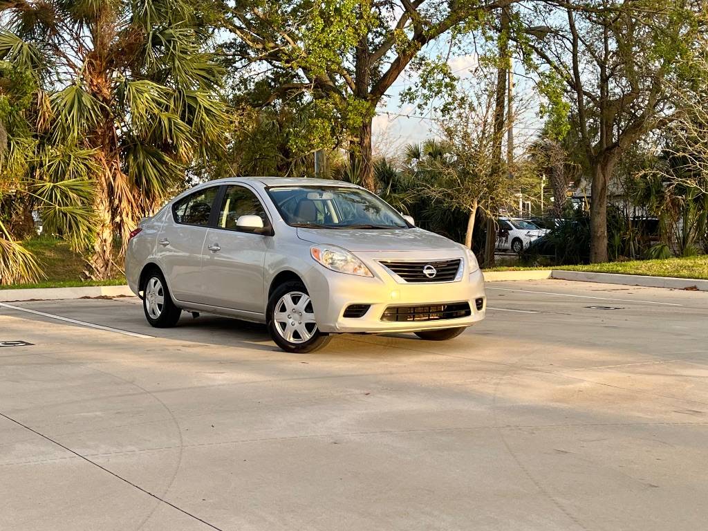2013 Nissan Versa SV — Sedan — 125,360 mi — Tampa, FL