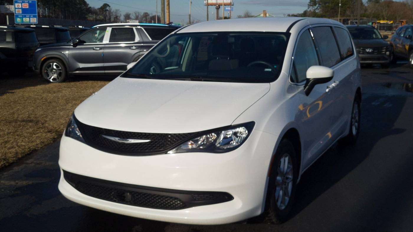 2022 Chrysler Voyager LX — Minivan — 60,735 mi — Lumberton, NC