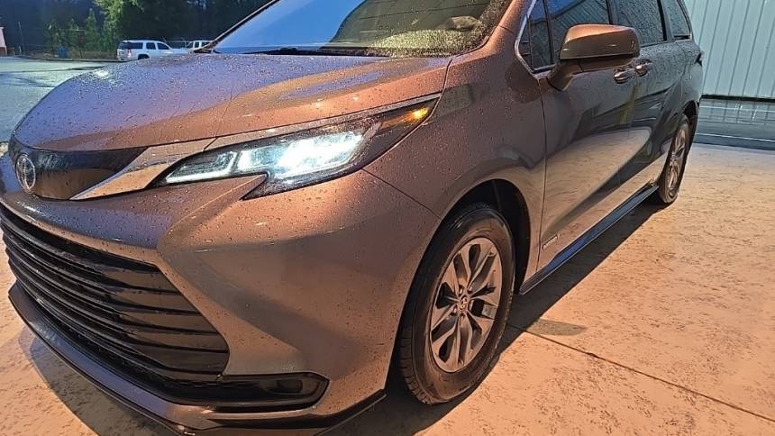 2021 Toyota Sienna LE — Minivan — 105,062 mi — Troy, AL