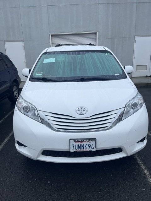 2016 Toyota Sienna LE — Minivan — 34,643 mi — Modesto, CA