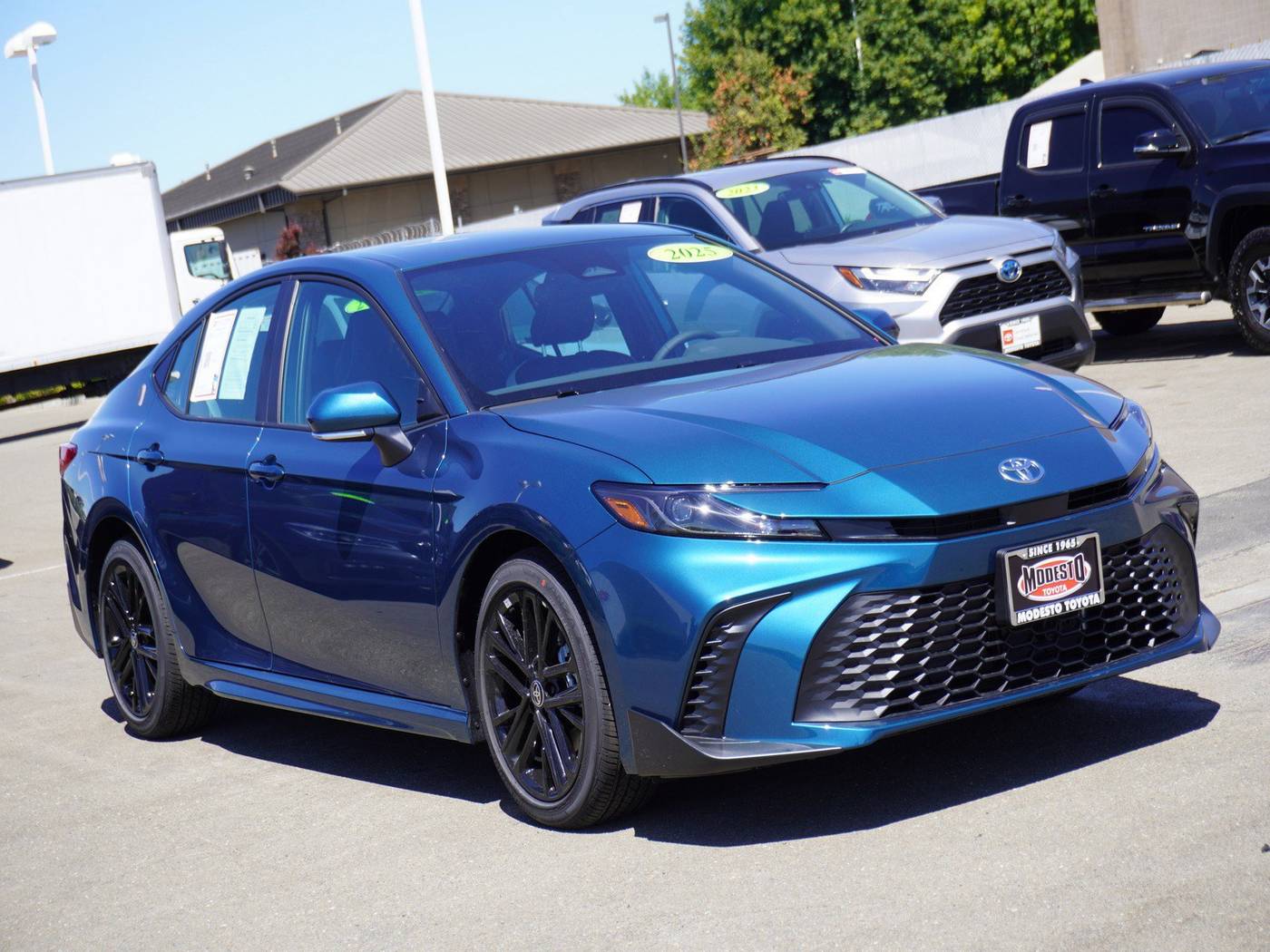 2025 Toyota Camry Hybrid SE — Sedan — 27 mi — Modesto, CA