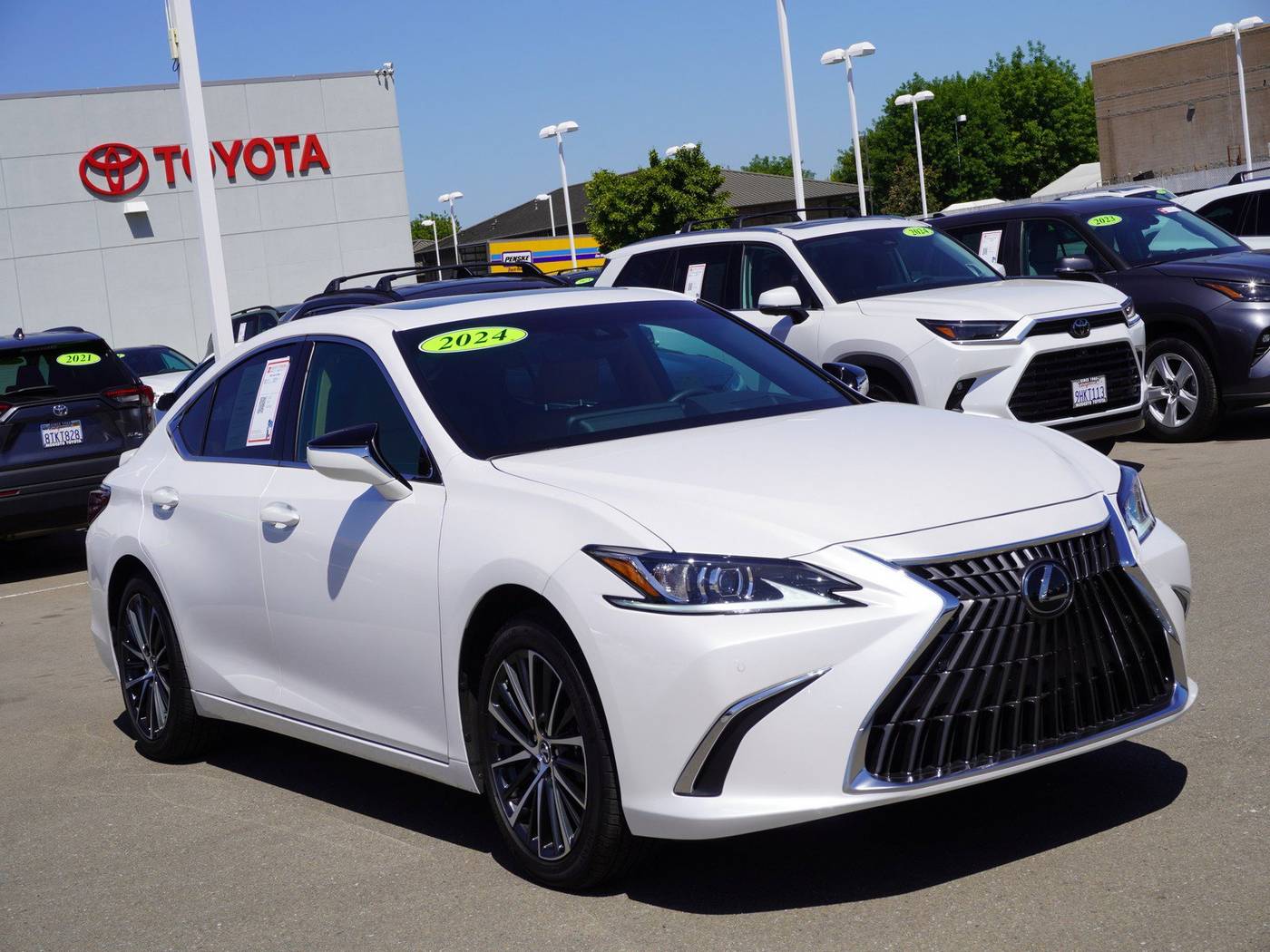 2024 Lexus ES ES 300h — Sedan — 2,852 mi — Modesto, CA