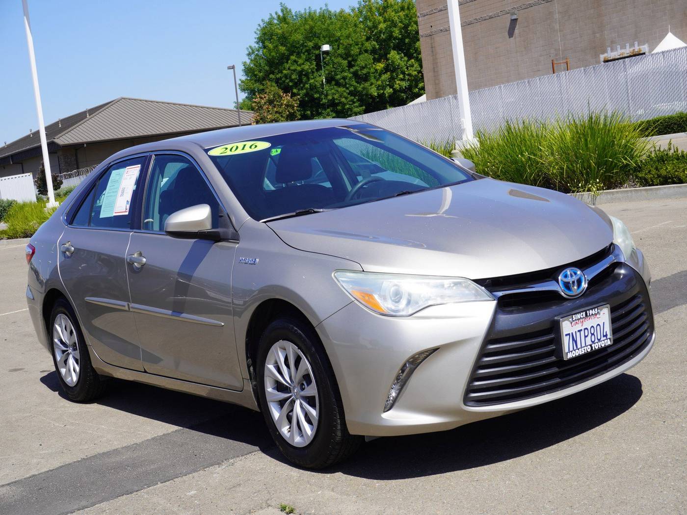 2016 Toyota Camry Hybrid SE — Sedan — 123,668 mi — Modesto, CA