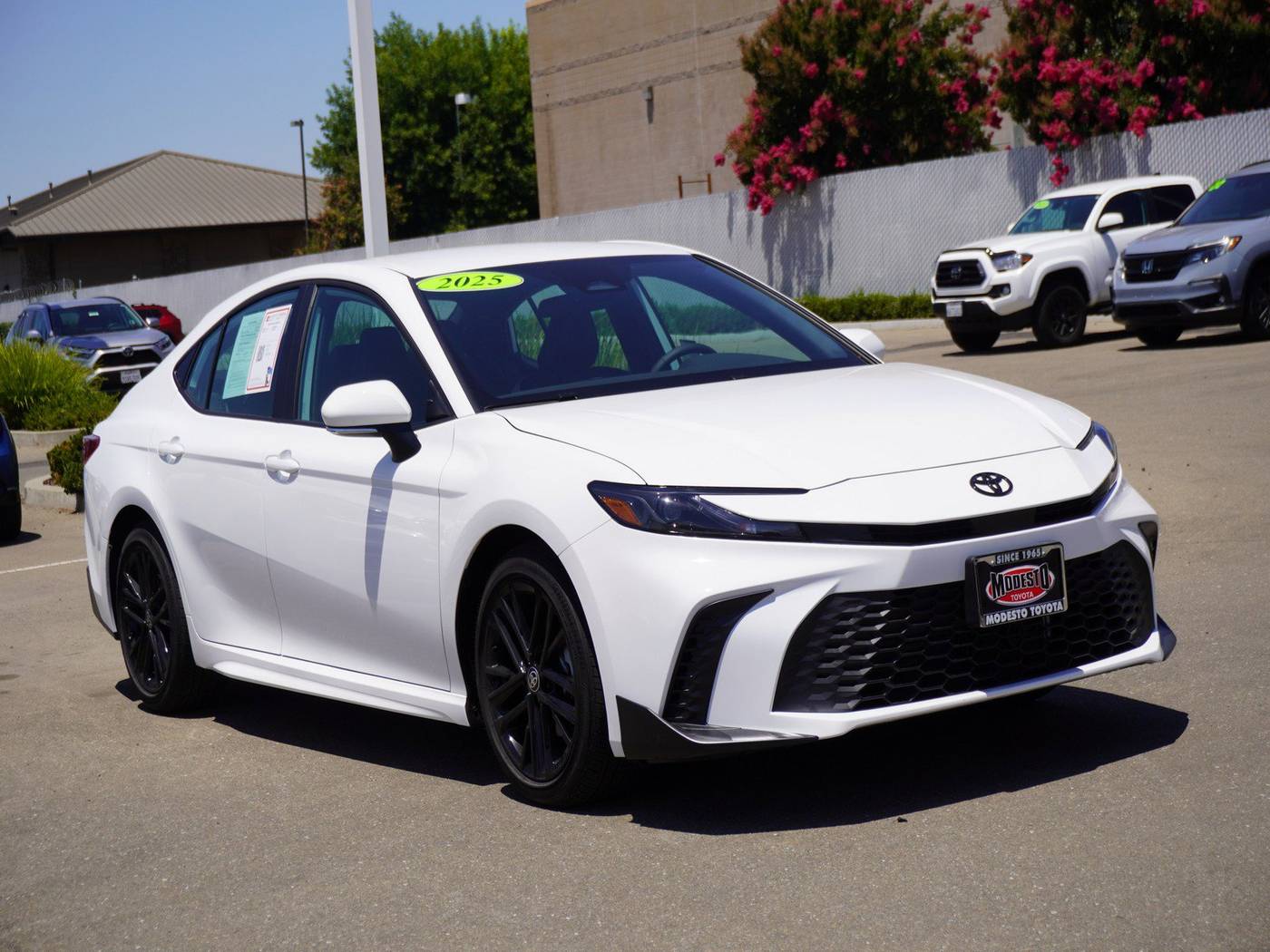 2025 Toyota Camry SE — Sedan — 255 mi — Modesto, CA