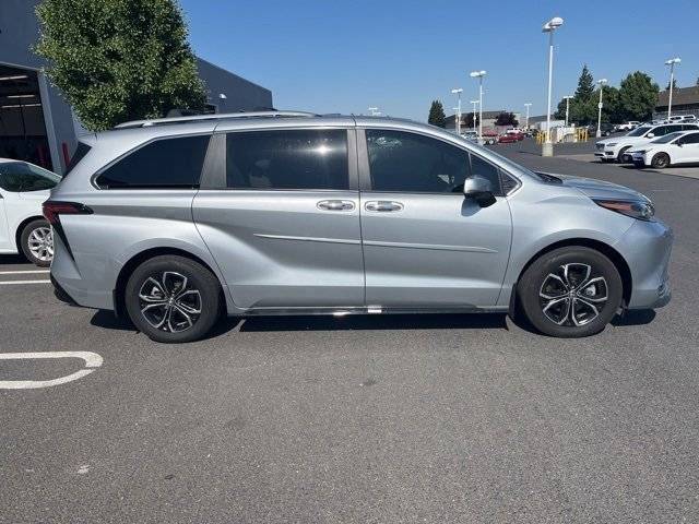 2025 Toyota Sienna Platinum — Minivan — 14,749 mi — Modesto, CA