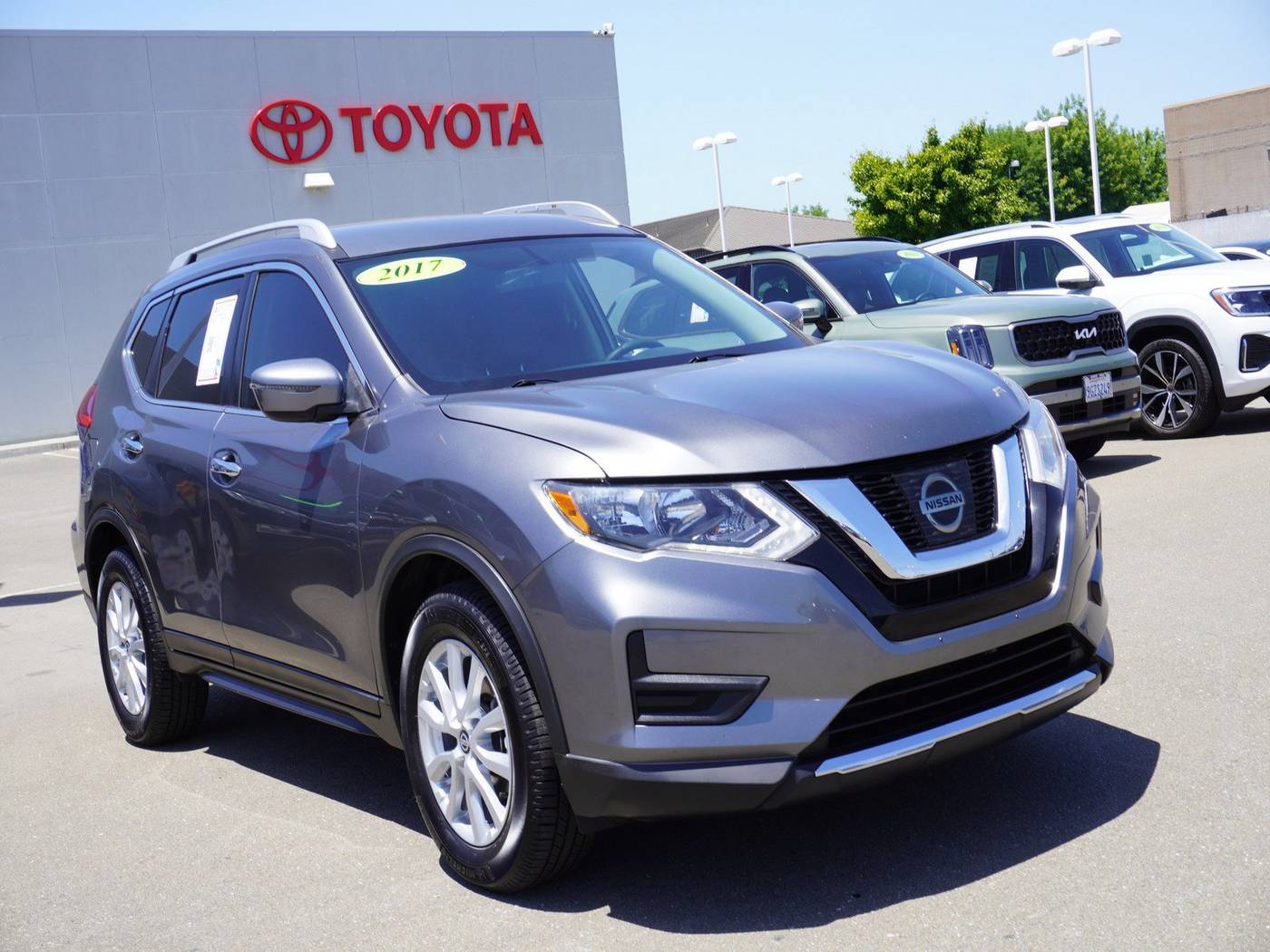 2017 Nissan Rogue SV — SUV — 141,419 mi — Modesto, CA