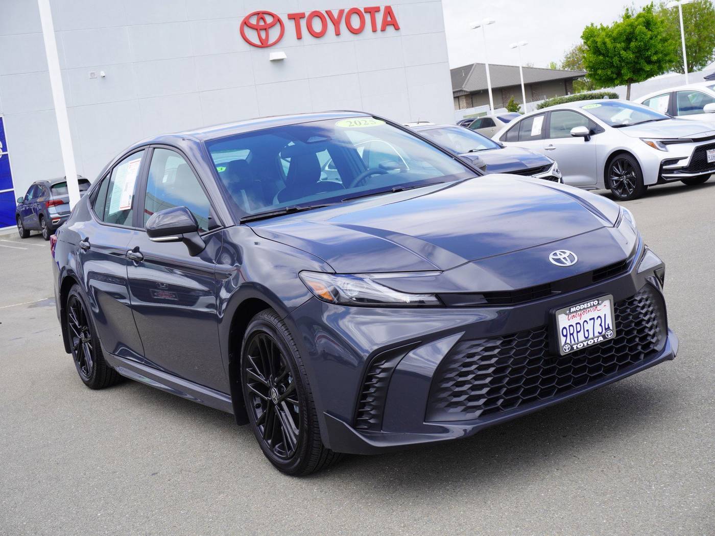 2025 Toyota Camry SE — Sedan — 895 mi — Modesto, CA