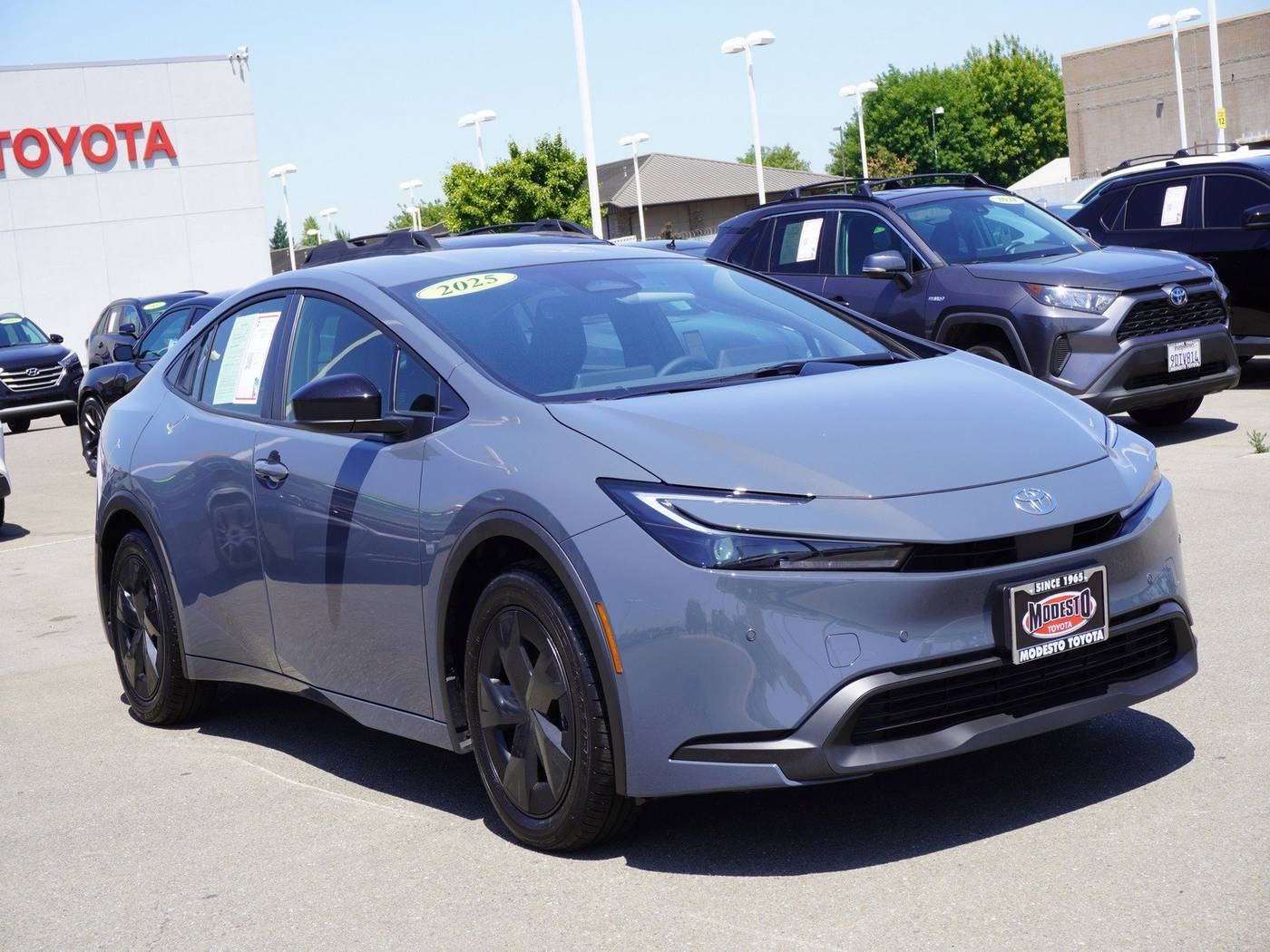 2025 Toyota Prius LE — Hatchback — 37 mi — Modesto, CA