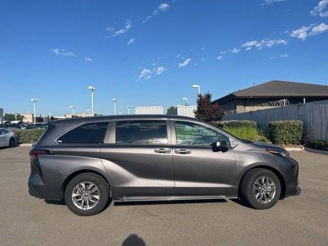 2023 Toyota Sienna LE — Minivan — 61,686 mi — Modesto, CA