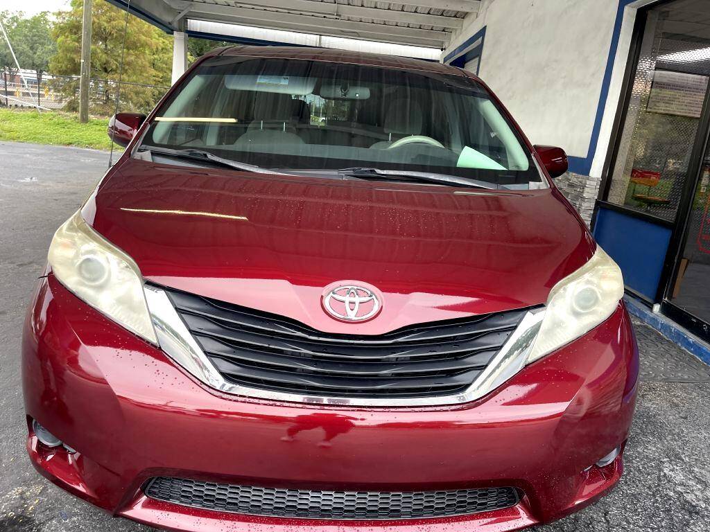 2014 Toyota Sienna LE — Minivan — 134,413 mi — Tampa, FL