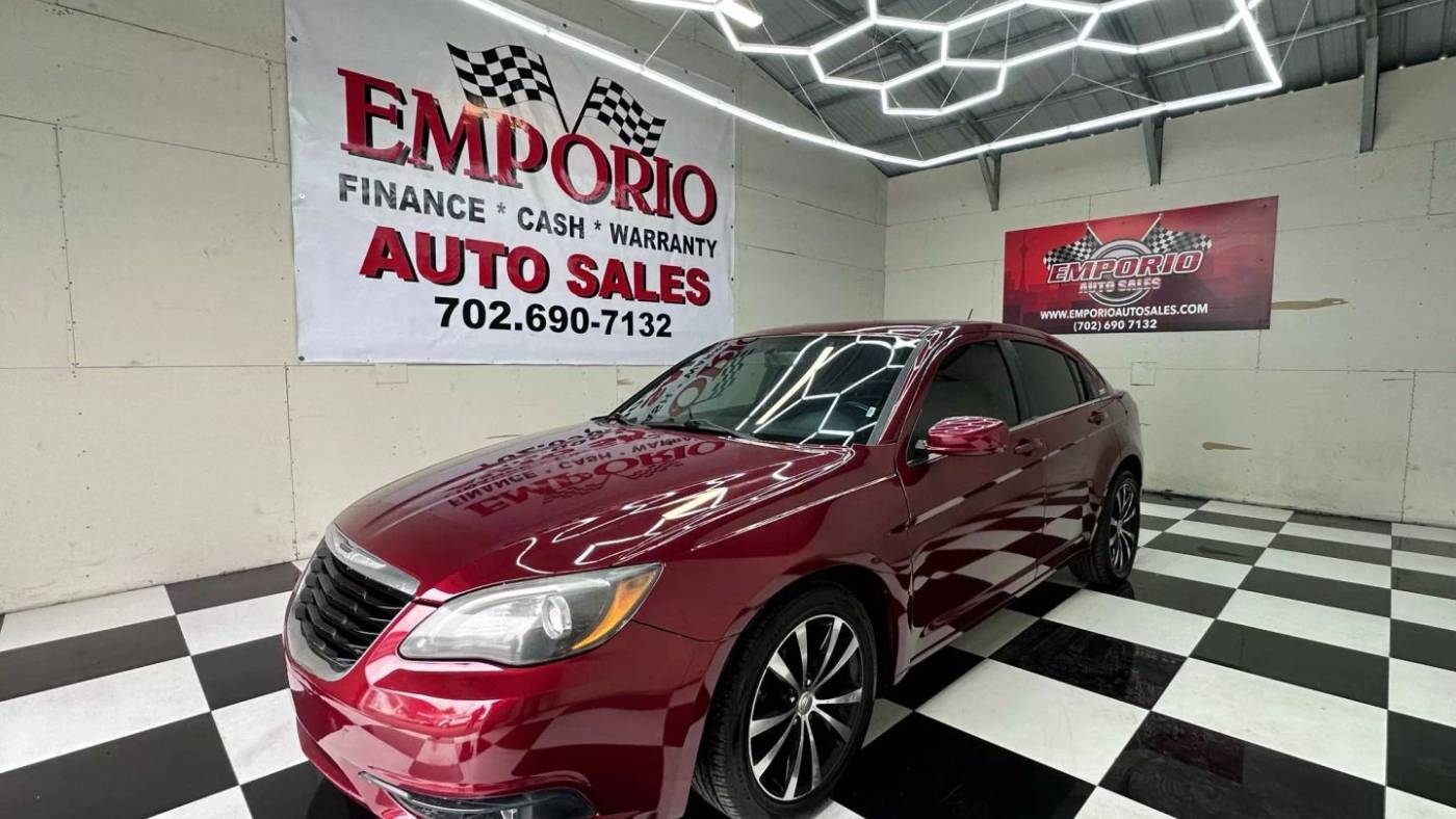 2013 Chrysler 200 Touring — Sedan — 143,000 mi — Las Vegas, NV