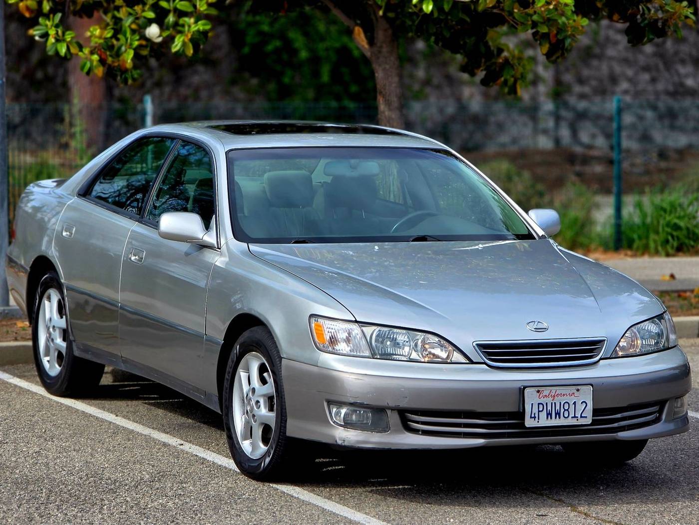 2001 Lexus ES ES 300 — Sedan — 154,461 mi — Reseda, CA