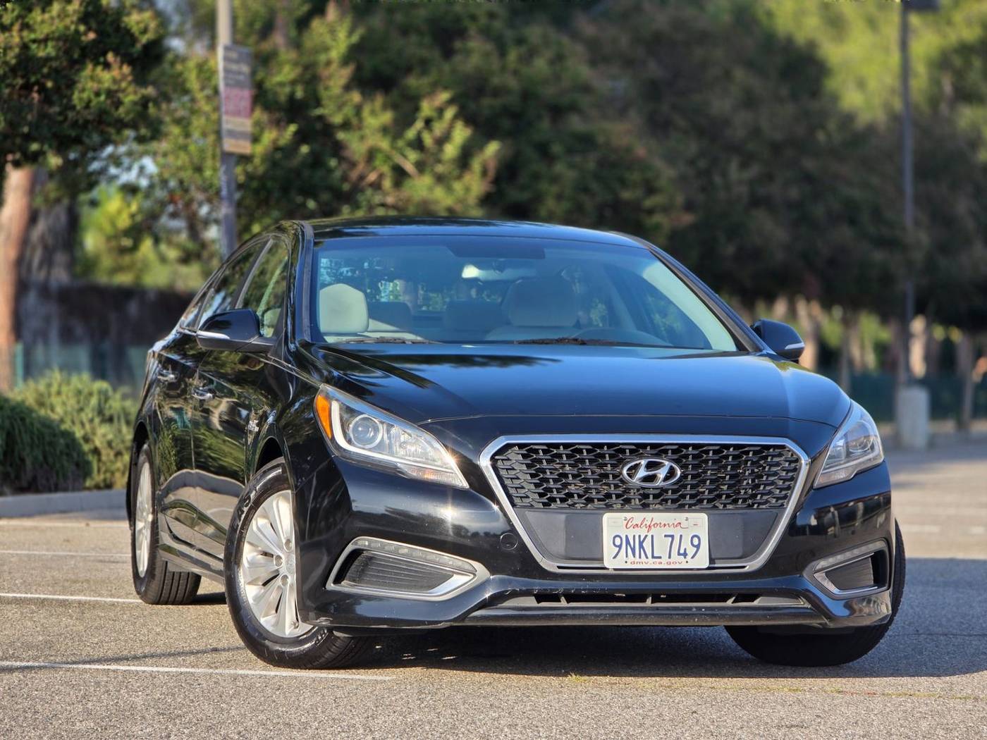 2017 Hyundai Sonata Hybrid SE — Sedan — 134,568 mi — Reseda, CA