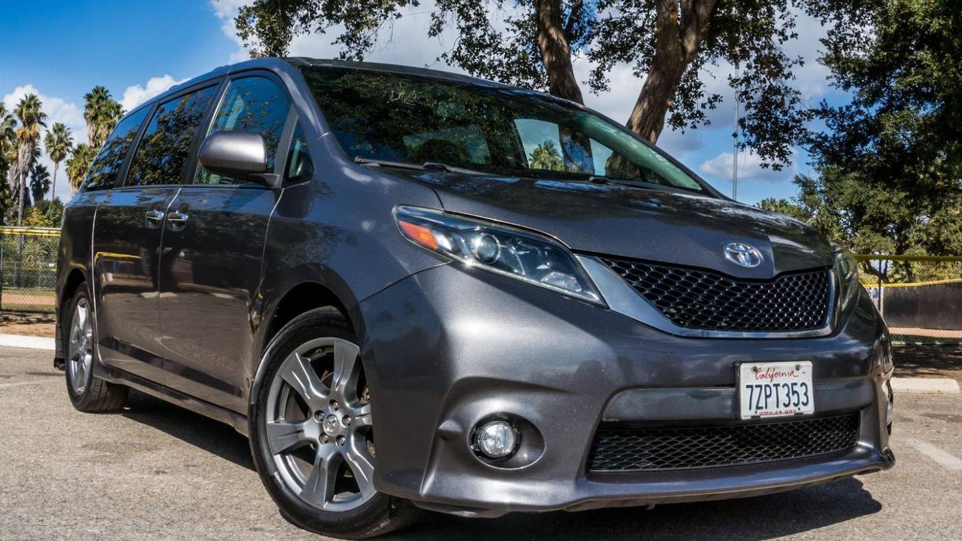 2017 Toyota Sienna SE — Minivan — 158,622 mi — Reseda, CA